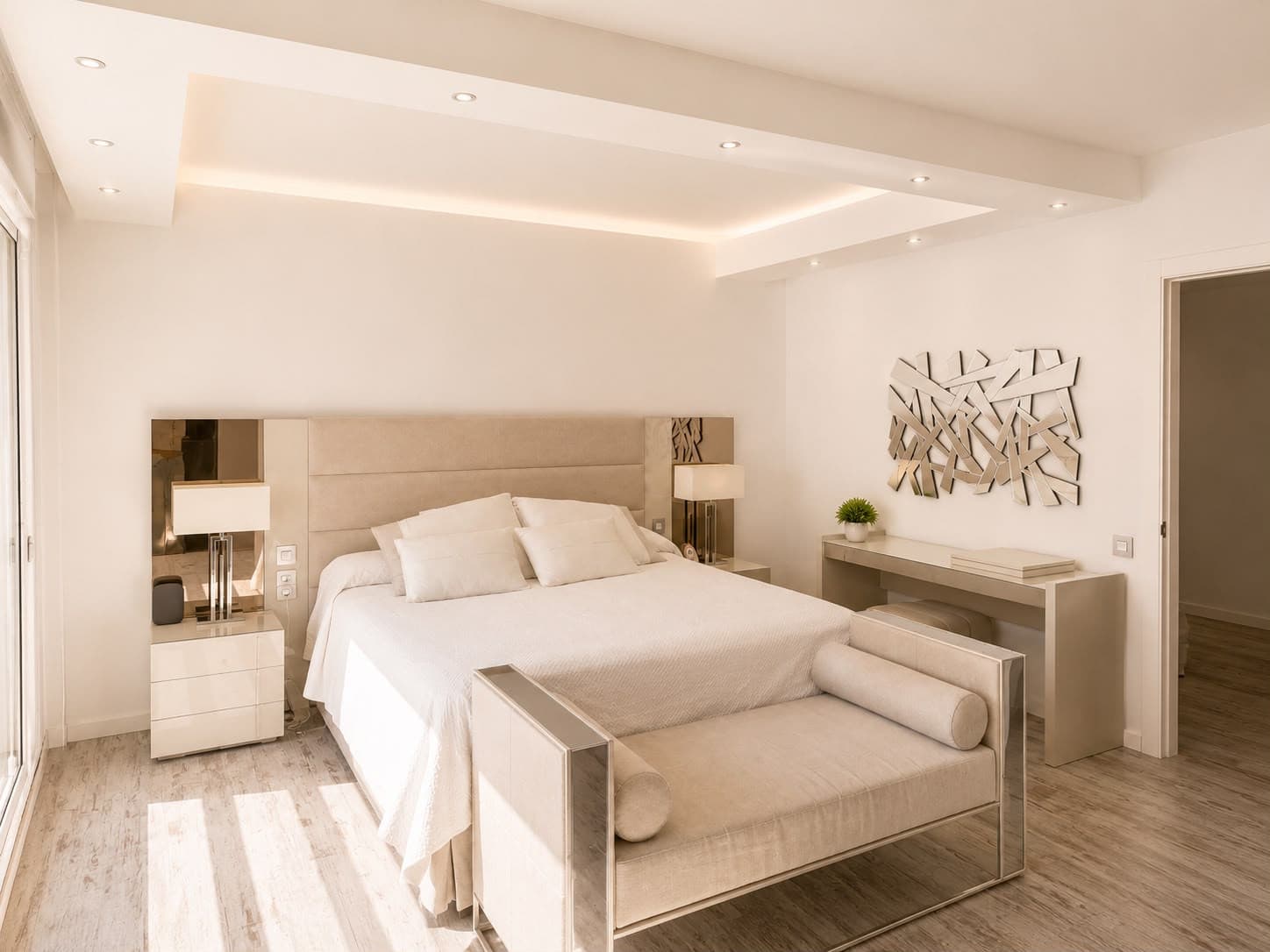 ELEGANT SEMI-DETACHED VILLA WITH PRIVATE POOL NEAR PUERTO BANÚS A newly renovated, contemporary semi-detached villa loca