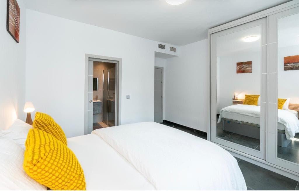 Located in one of the most exclusive residential areas of Nueva Andalucía, in a quiet and prestigious setting, this prop