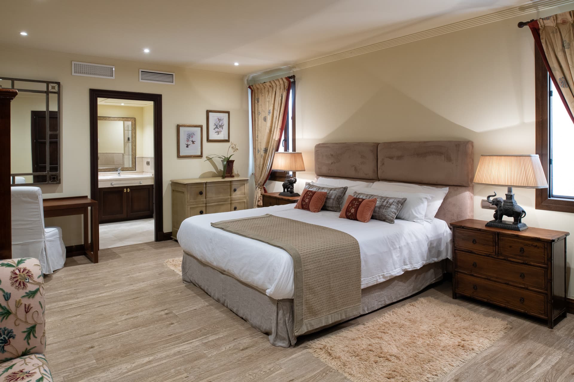 Elegant Traditional Andalusian Villa in Sierra Blanca Situated in the prestigious neighborhood of Sierra Blanca, nestled