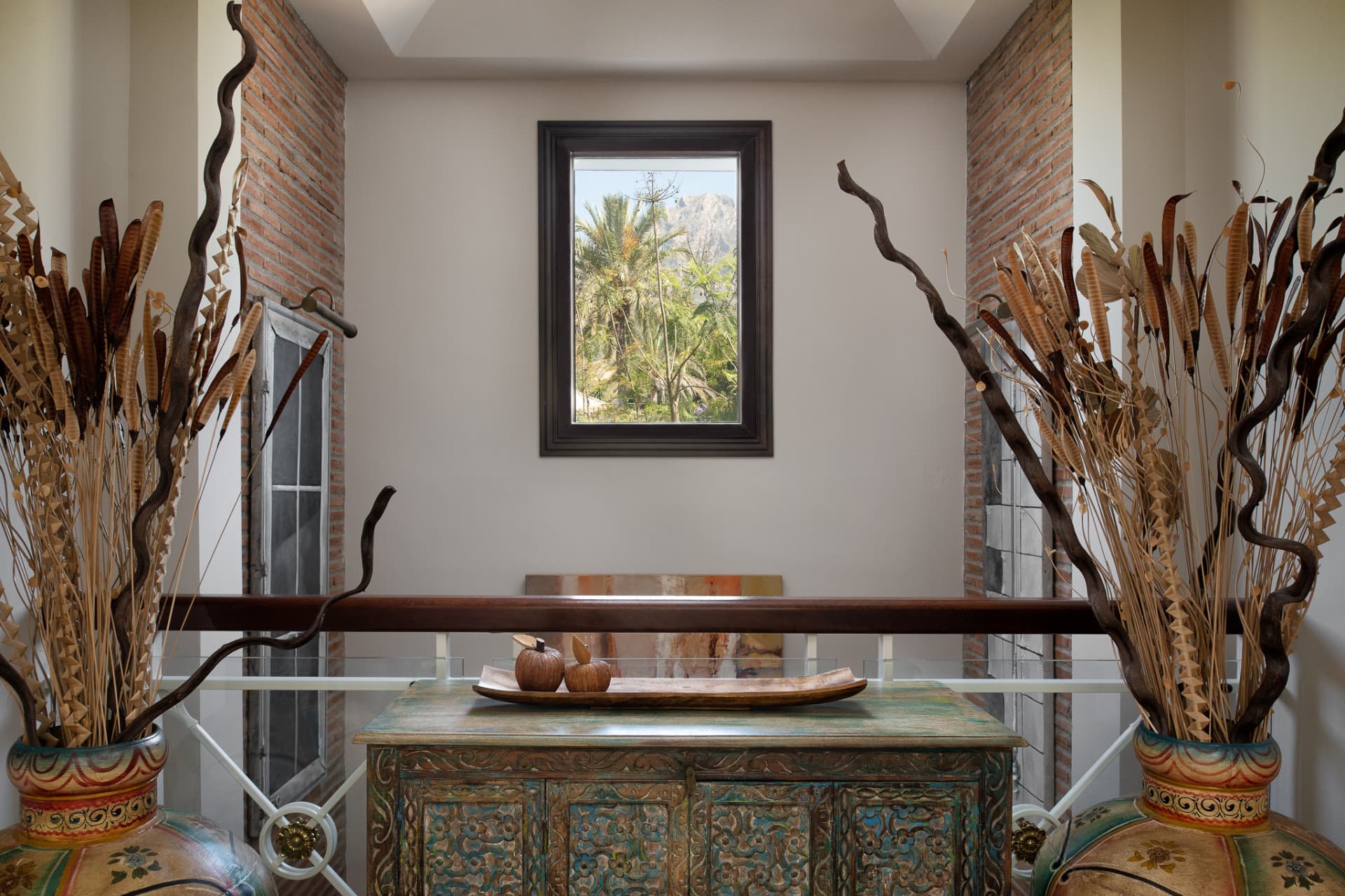 Elegant Traditional Andalusian Villa in Sierra Blanca Situated in the prestigious neighborhood of Sierra Blanca, nestled
