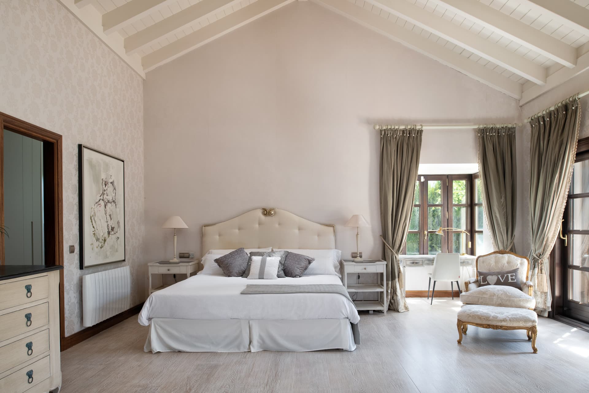 Elegant Traditional Andalusian Villa in Sierra Blanca Situated in the prestigious neighborhood of Sierra Blanca, nestled