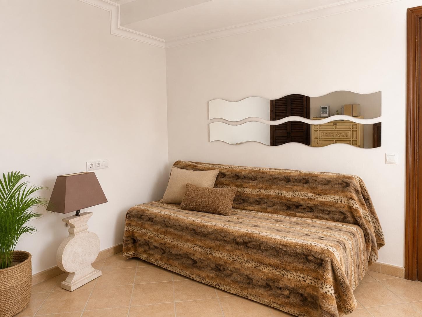 House with great potential in the center of Marbella It is currently divided into two apartments, ideal for rentals, and