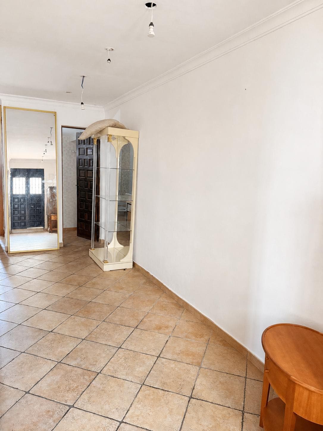 House with great potential in the center of Marbella It is currently divided into two apartments, ideal for rentals, and