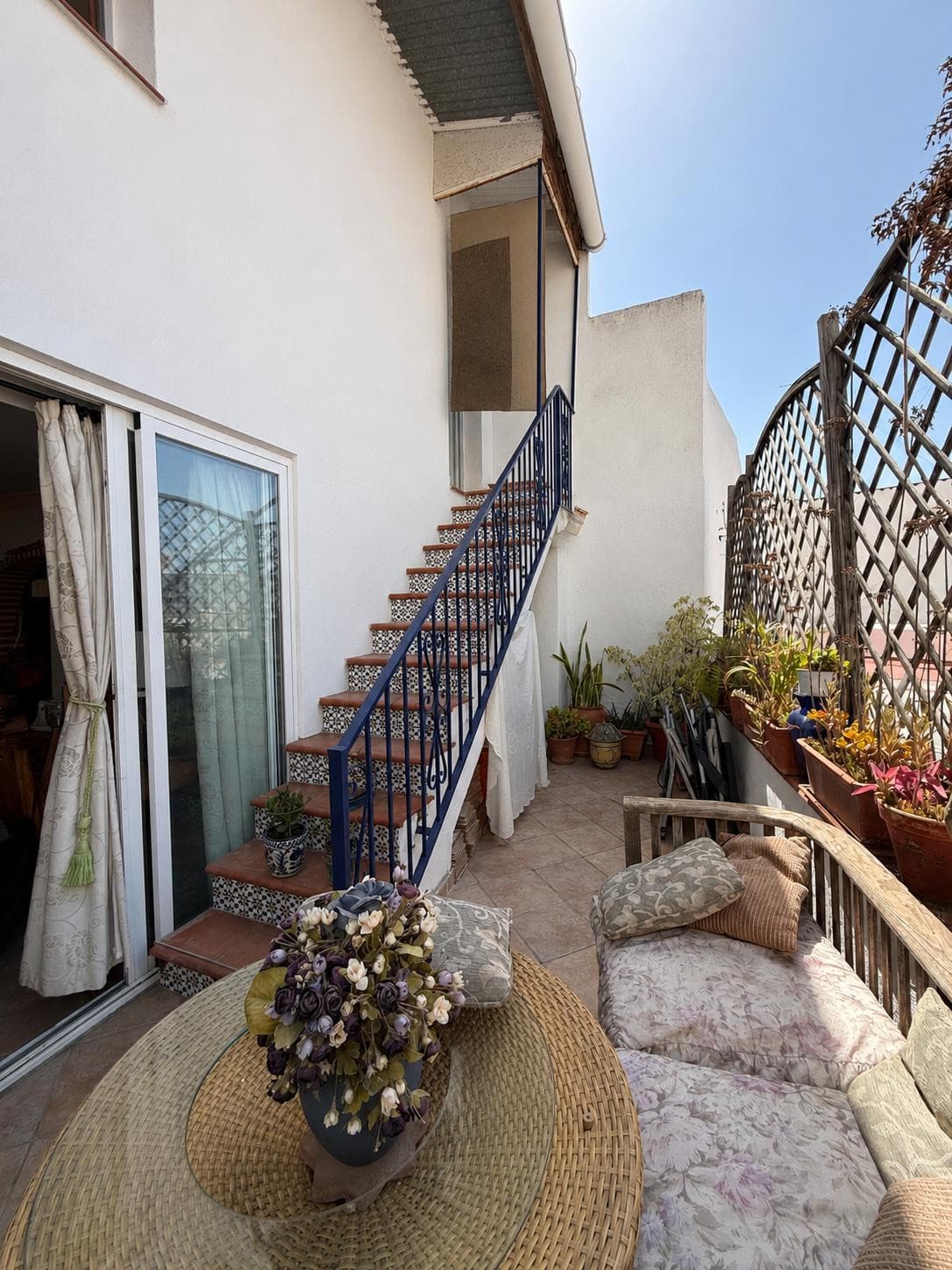 House with great potential in the center of Marbella It is currently divided into two apartments, ideal for rentals, and