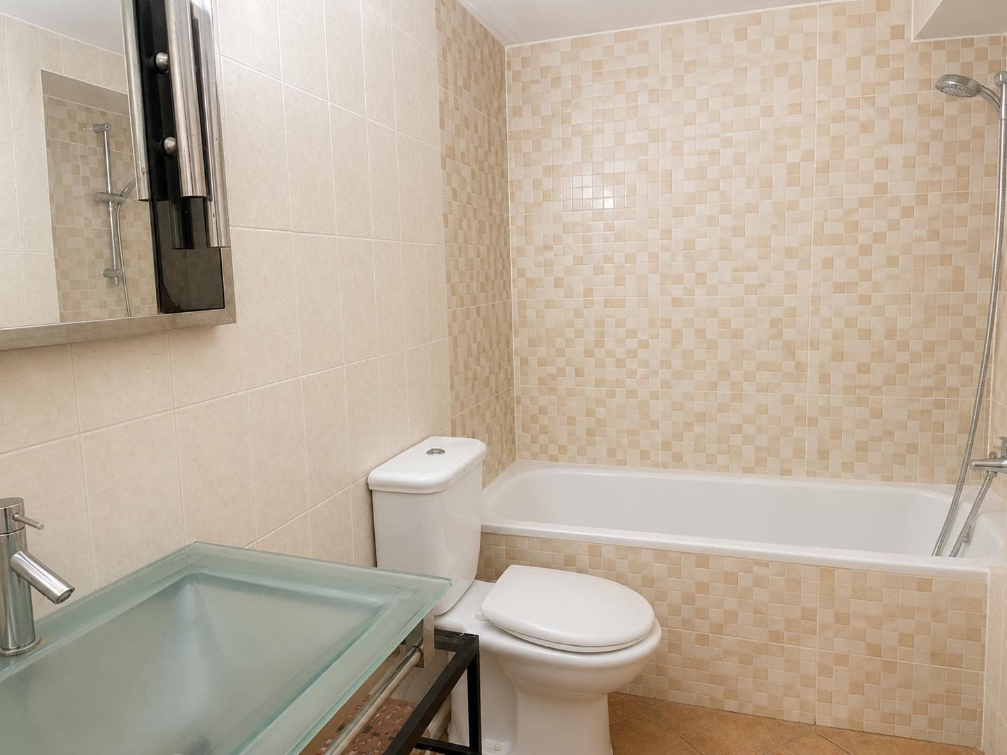 House with great potential in the center of Marbella It is currently divided into two apartments, ideal for rentals, and
