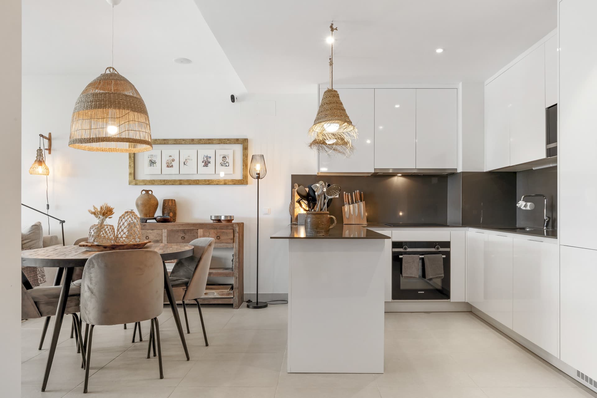 Ground floor apartment in Estepona Golf, Estepona West, with a private terrace, sea and mountain views, and a south-west