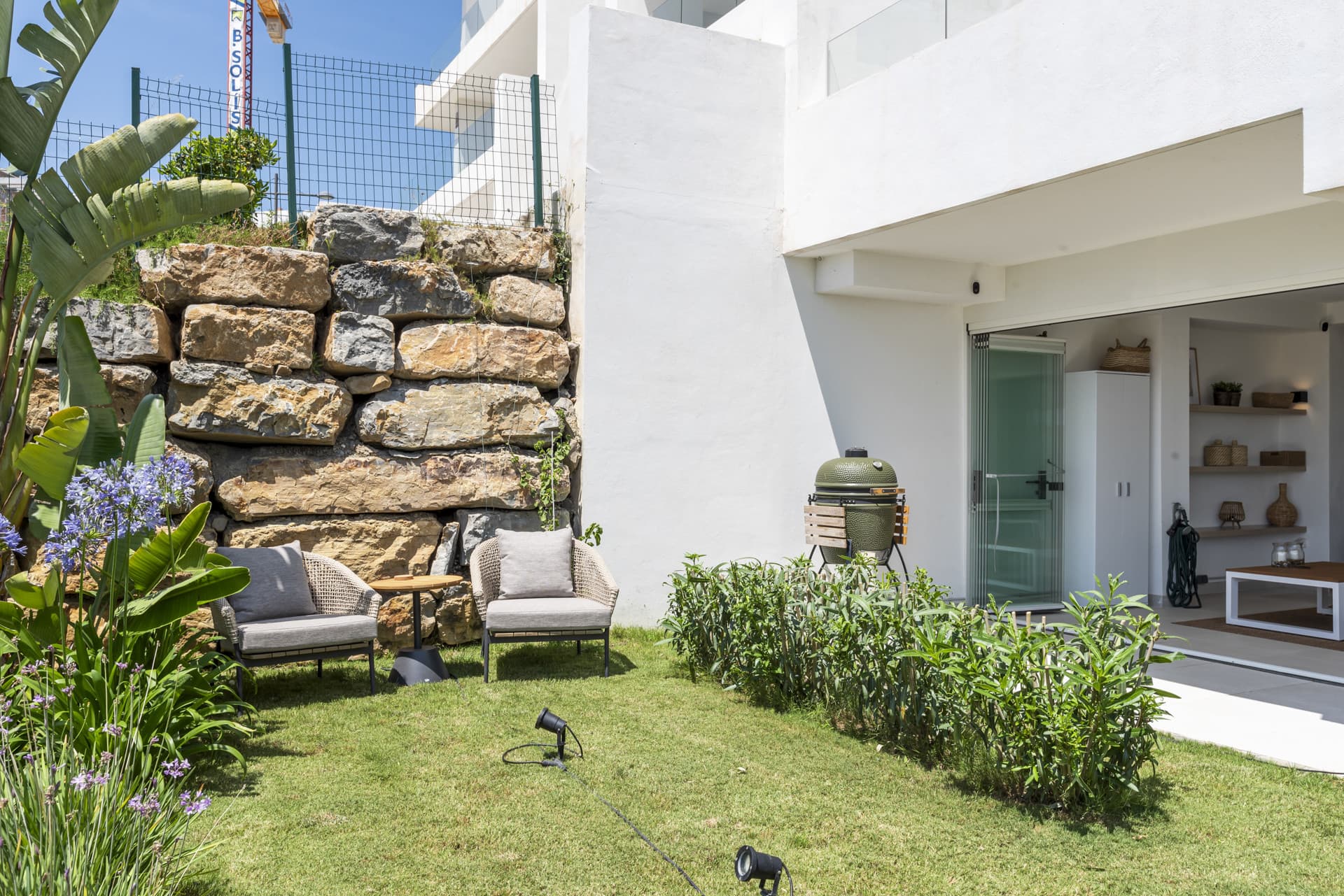 Ground floor apartment in Estepona Golf, Estepona West, with a private terrace, sea and mountain views, and a south-west