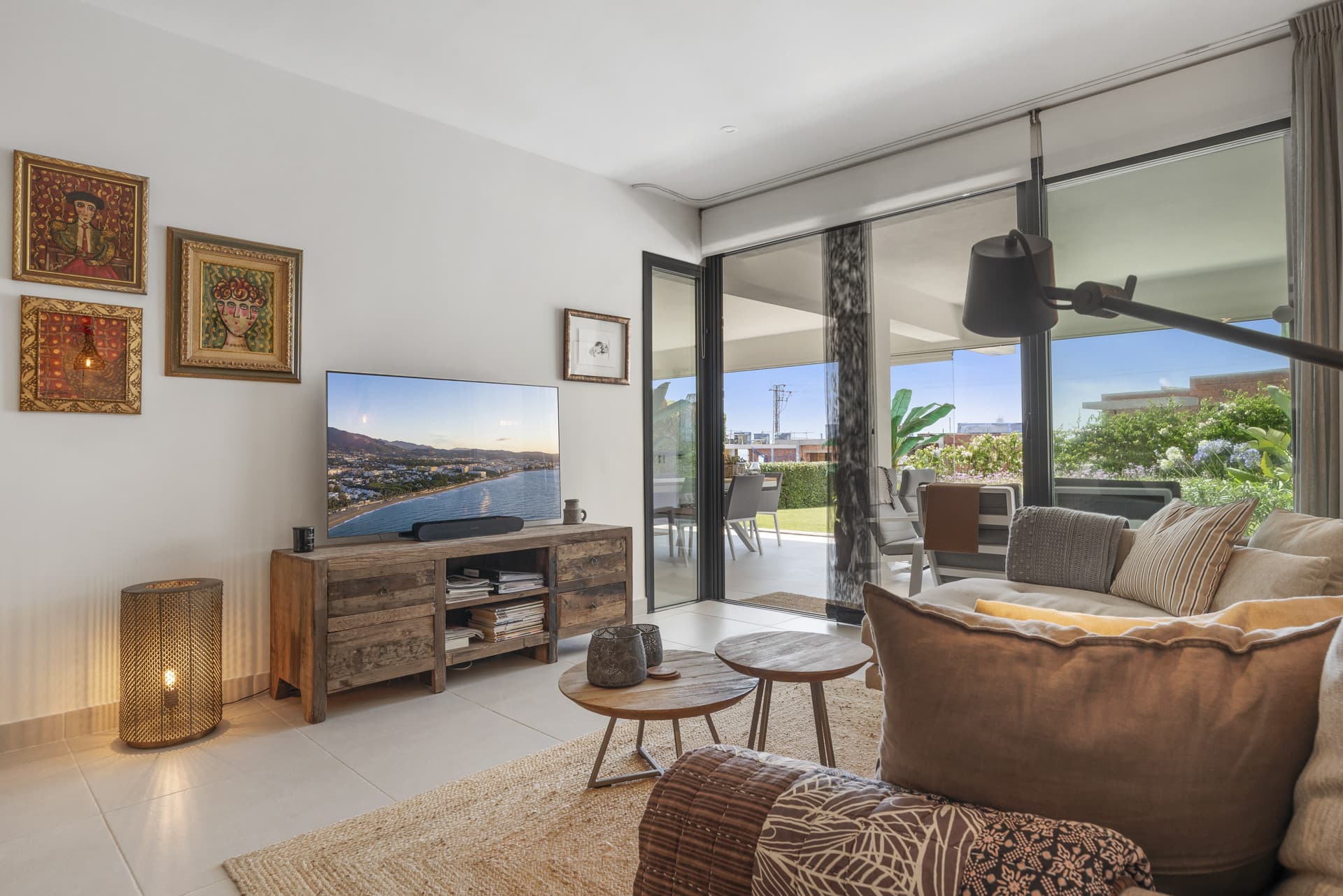 Ground floor apartment in Estepona Golf, Estepona West, with a private terrace, sea and mountain views, and a south-west