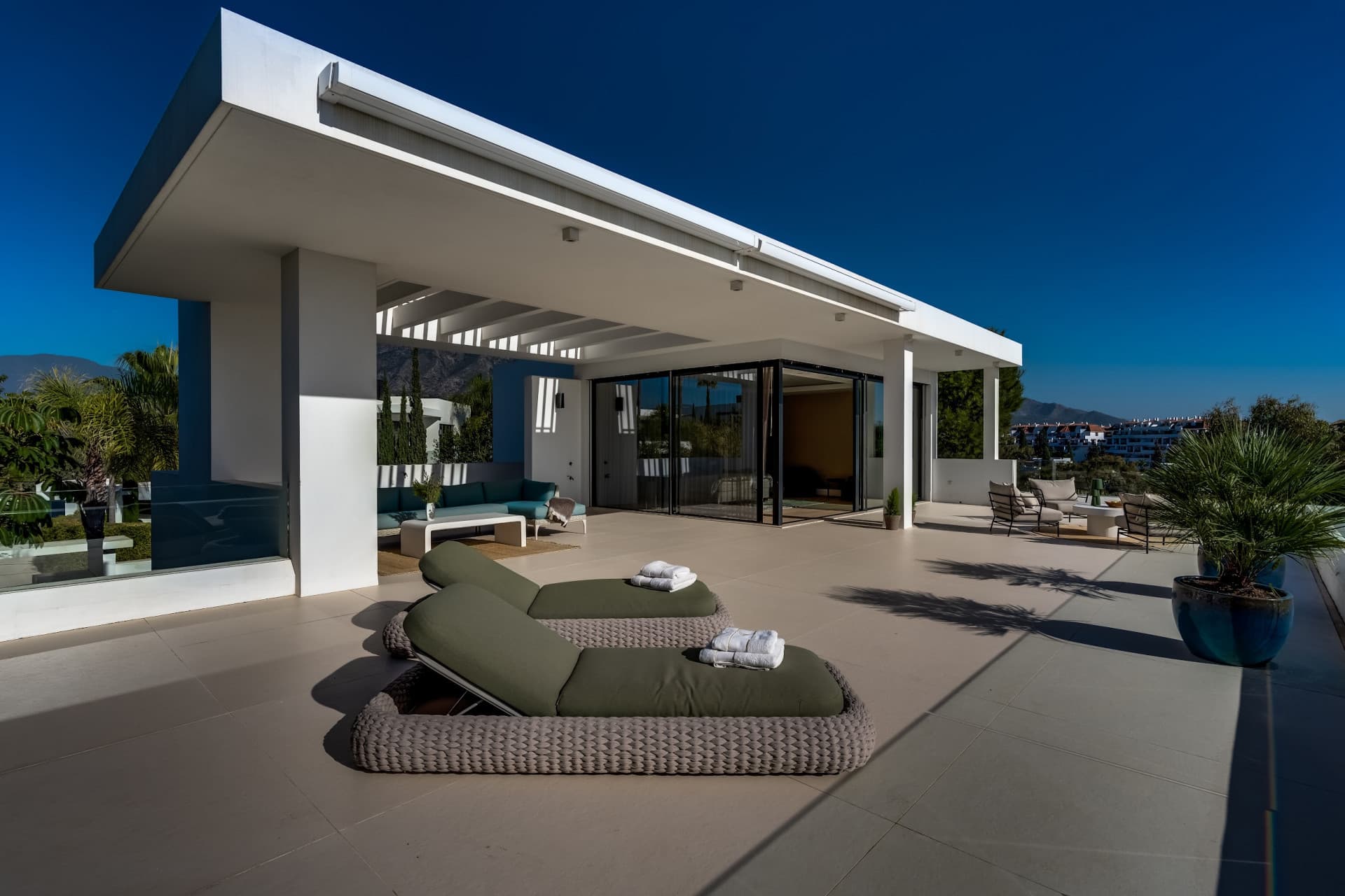 This exceptional villa is nestled within an exclusive gated community in Marbella’s prestigious Golden Mile