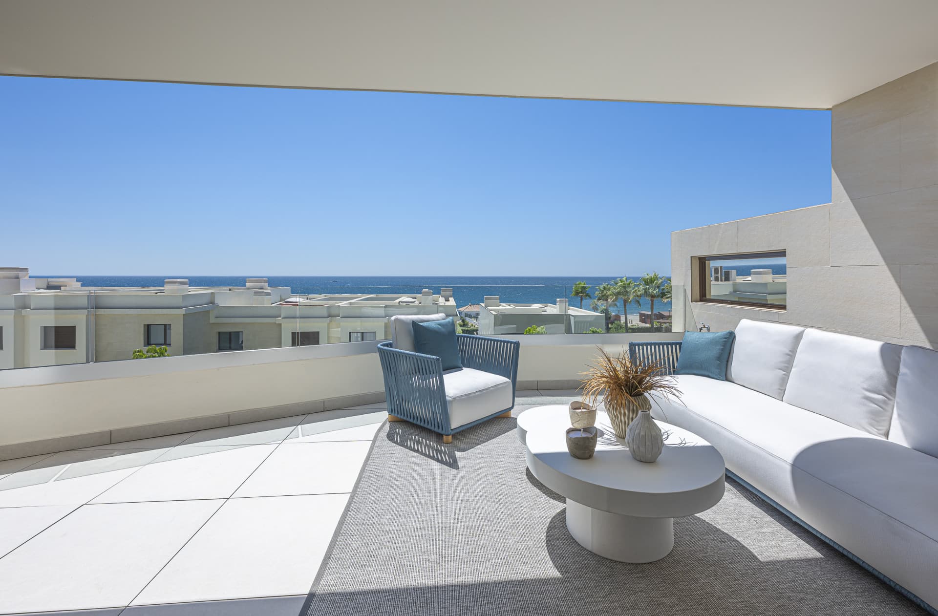 Welcome to Velaya, a prestigious residential community ideally positioned between Marbella and Estepona