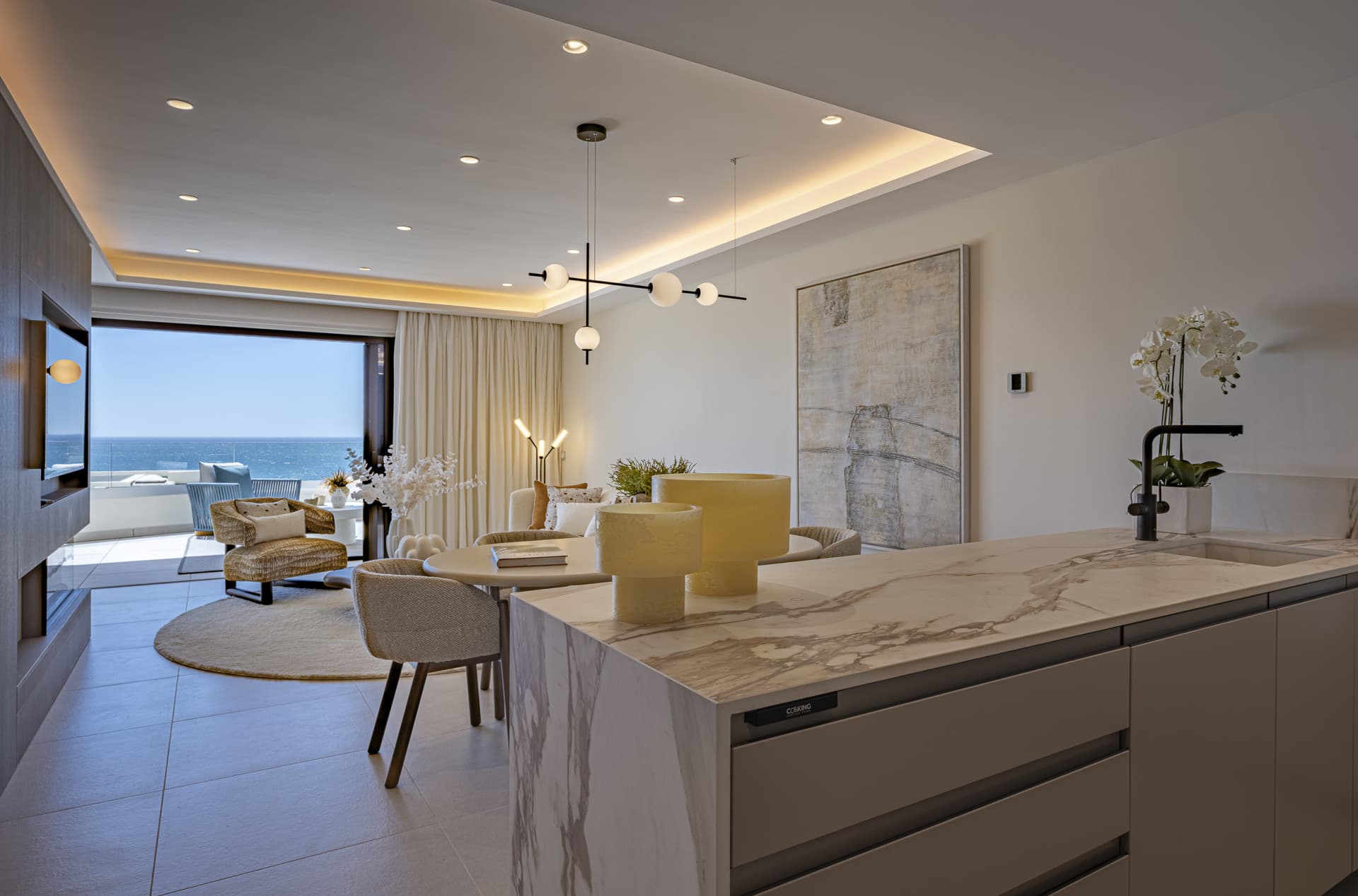 Welcome to Velaya, a prestigious residential community ideally positioned between Marbella and Estepona
