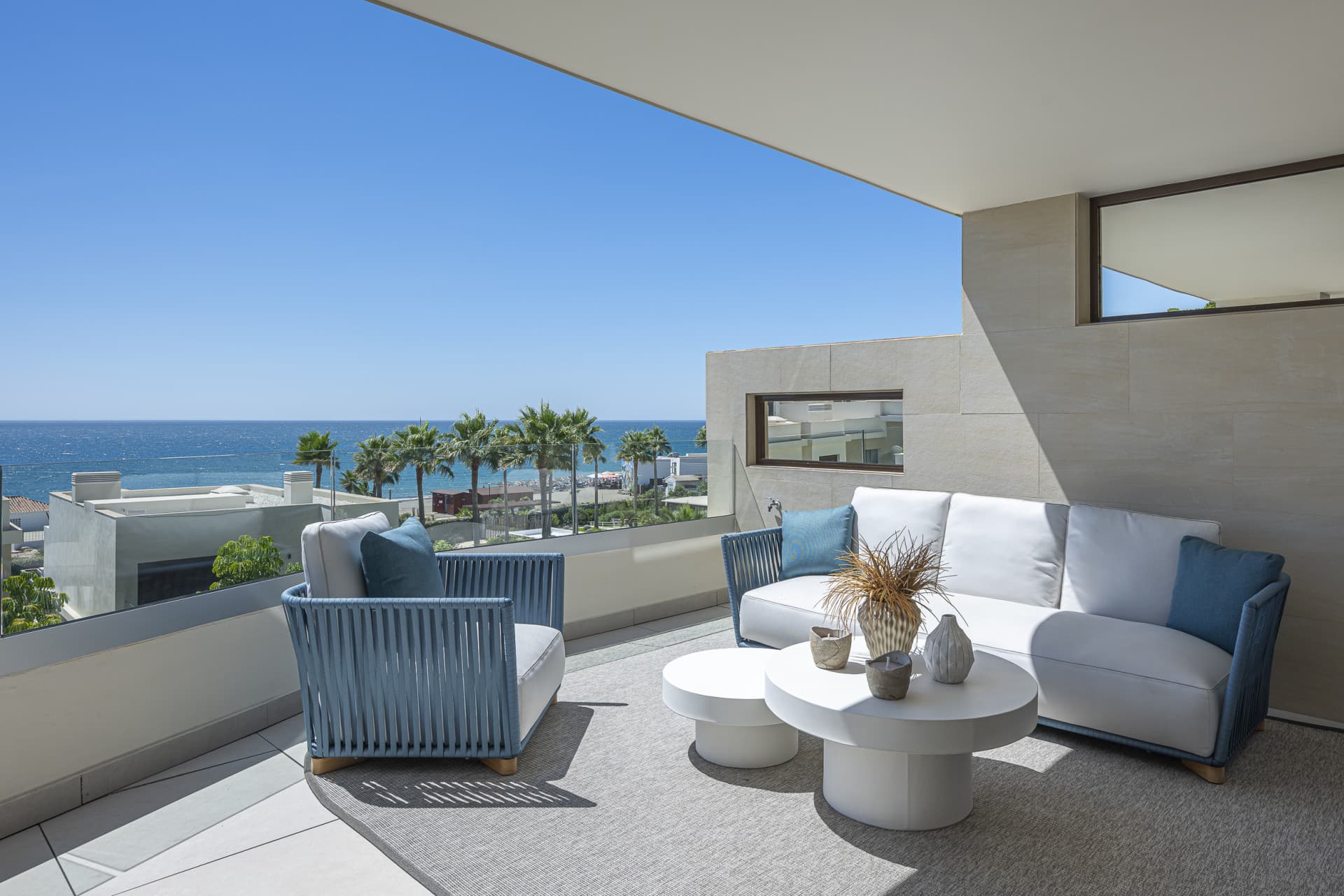 Welcome to Velaya, a prestigious residential community ideally positioned between Marbella and Estepona