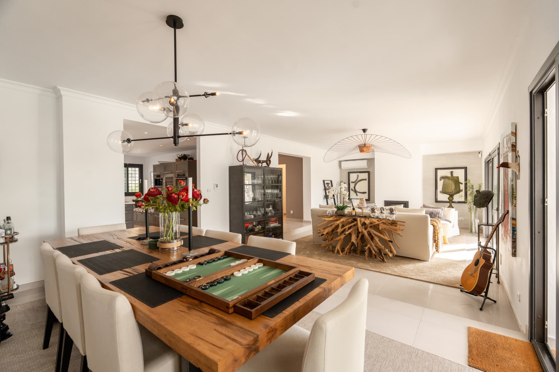 Sophisticated Living in Aloha, Nueva Andalucía Situated in the highly coveted neighborhood of Aloha in Nueva Andalucía,