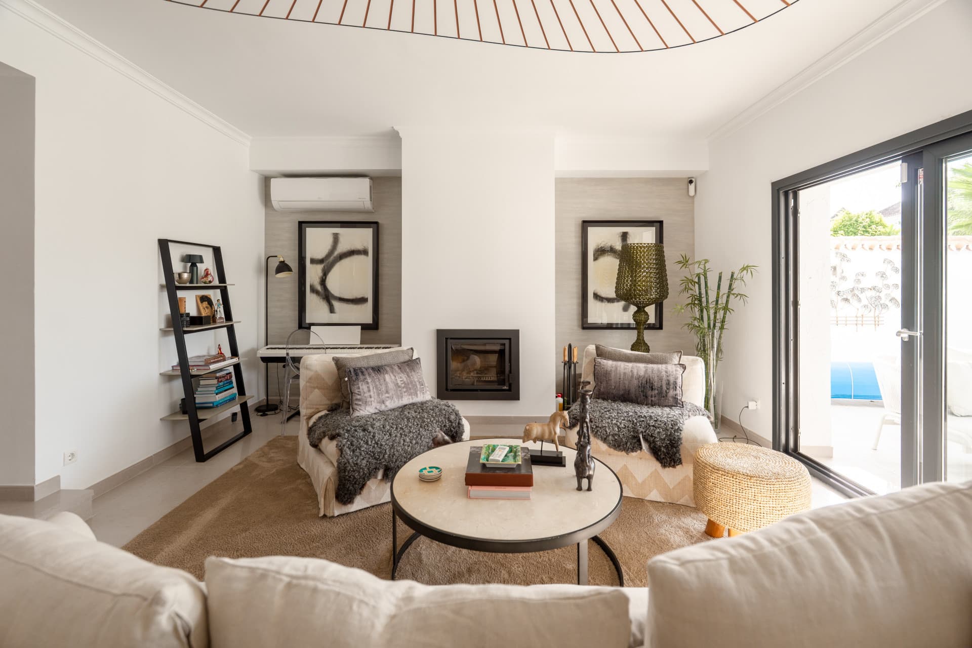Sophisticated Living in Aloha, Nueva Andalucía Situated in the highly coveted neighborhood of Aloha in Nueva Andalucía,