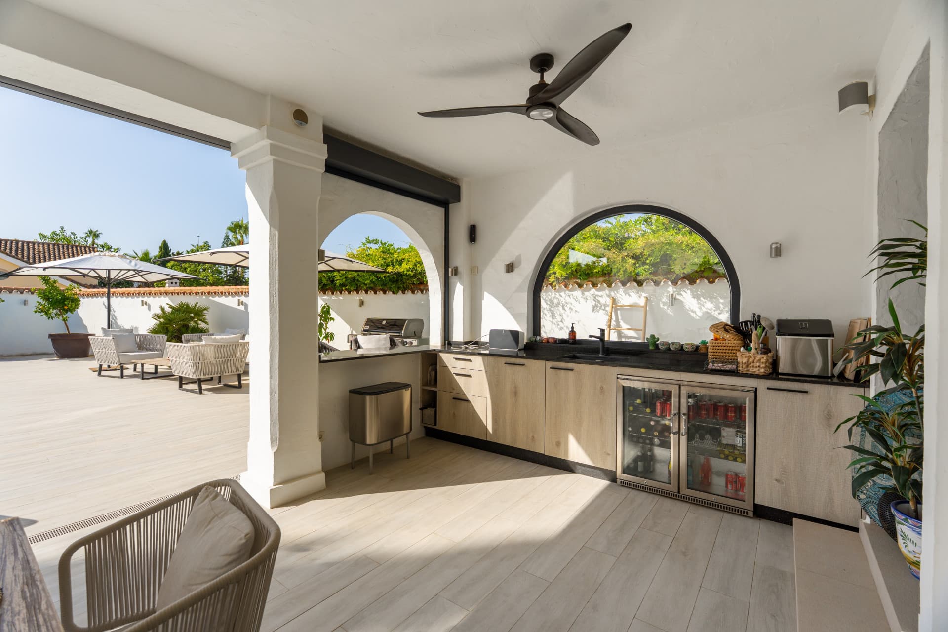 Sophisticated Living in Aloha, Nueva Andalucía Situated in the highly coveted neighborhood of Aloha in Nueva Andalucía,