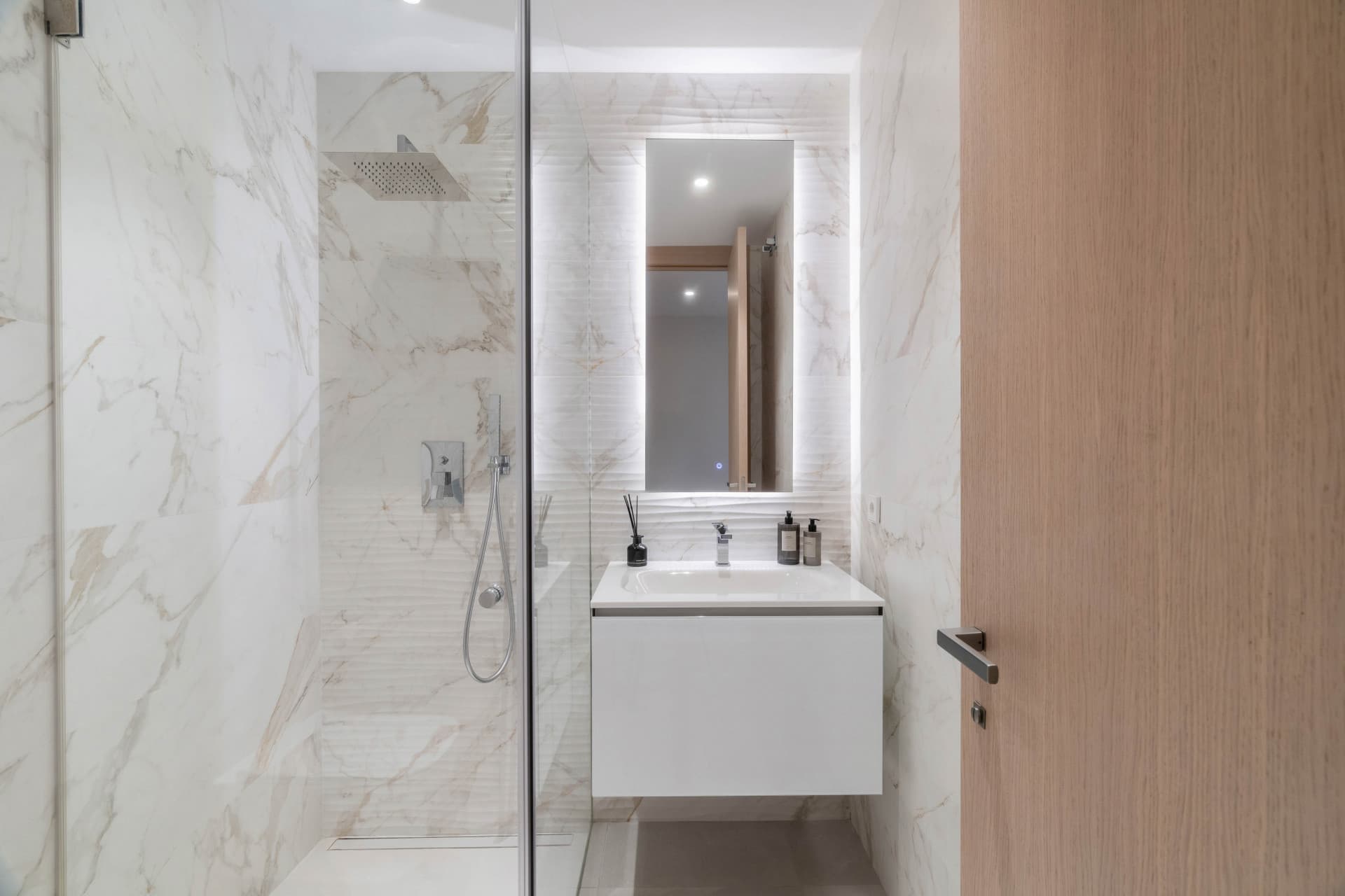 Vanguard Architecture & Security in Nueva AndalucíaThis exceptional contemporary villa is situated in the heart of Nueva