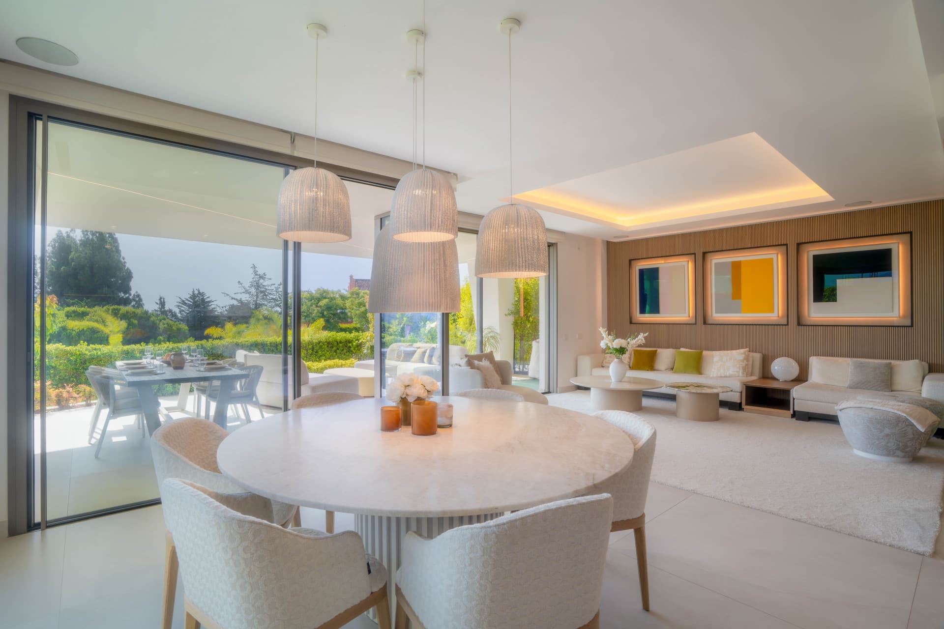 Vanguard Architecture & Security in Nueva AndalucíaThis exceptional contemporary villa is situated in the heart of Nueva