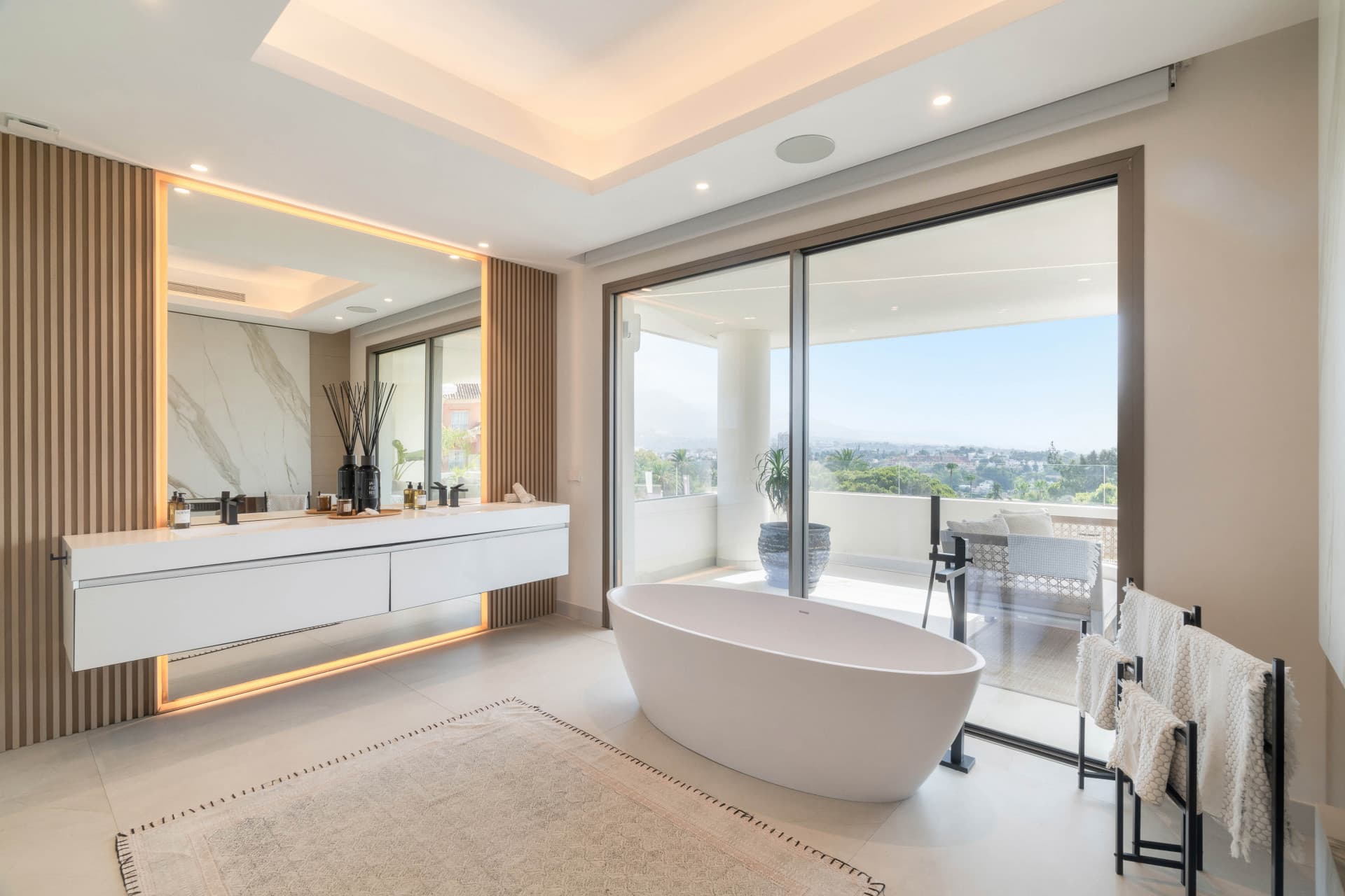 Vanguard Architecture & Security in Nueva AndalucíaThis exceptional contemporary villa is situated in the heart of Nueva