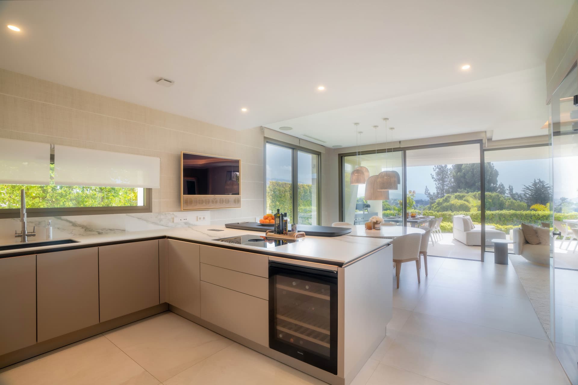 Vanguard Architecture & Security in Nueva AndalucíaThis exceptional contemporary villa is situated in the heart of Nueva