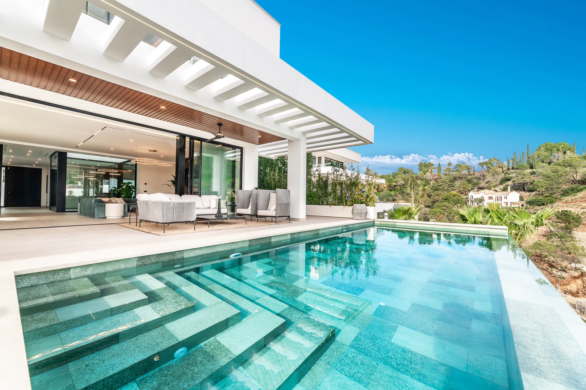 Incredible contemporary villa located in the heart of Madroñal, Benahavís, with breathtaking panoramic sea views