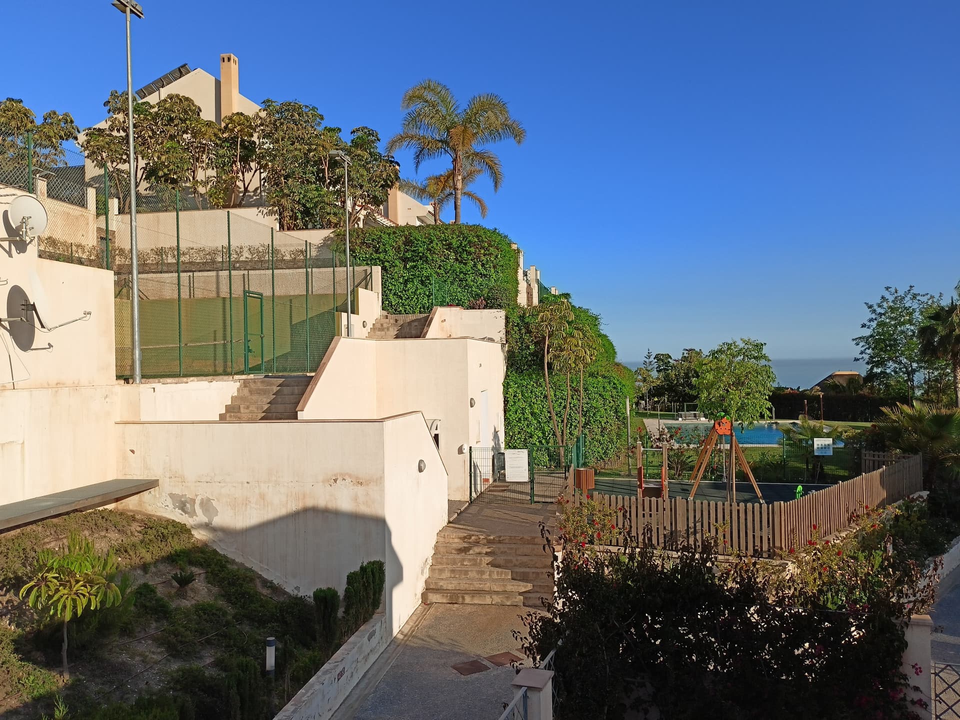 Adosado con vistas panorámicas al mar en Terrazas de Miraflores, Málaga Es muy difícil encontrar casas a la venta en Ter