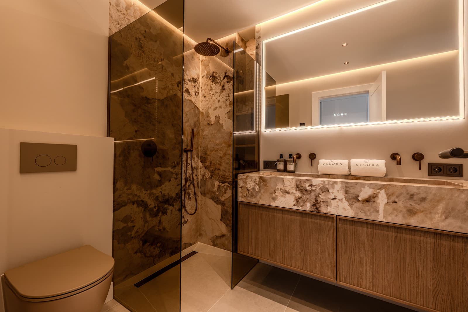 Here is the English version, sleek and direct: Renovated Luxury Apartment with Sea Views in La Quinta Spectacular 3-bedr