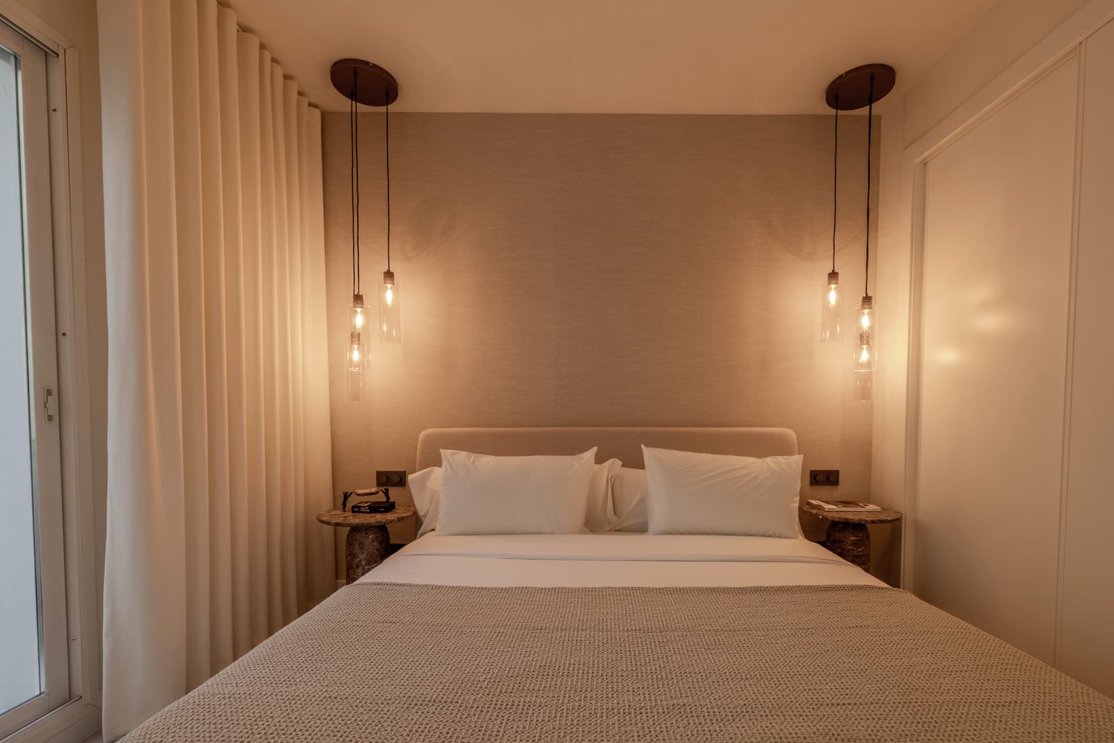 Here is the English version, sleek and direct: Renovated Luxury Apartment with Sea Views in La Quinta Spectacular 3-bedr