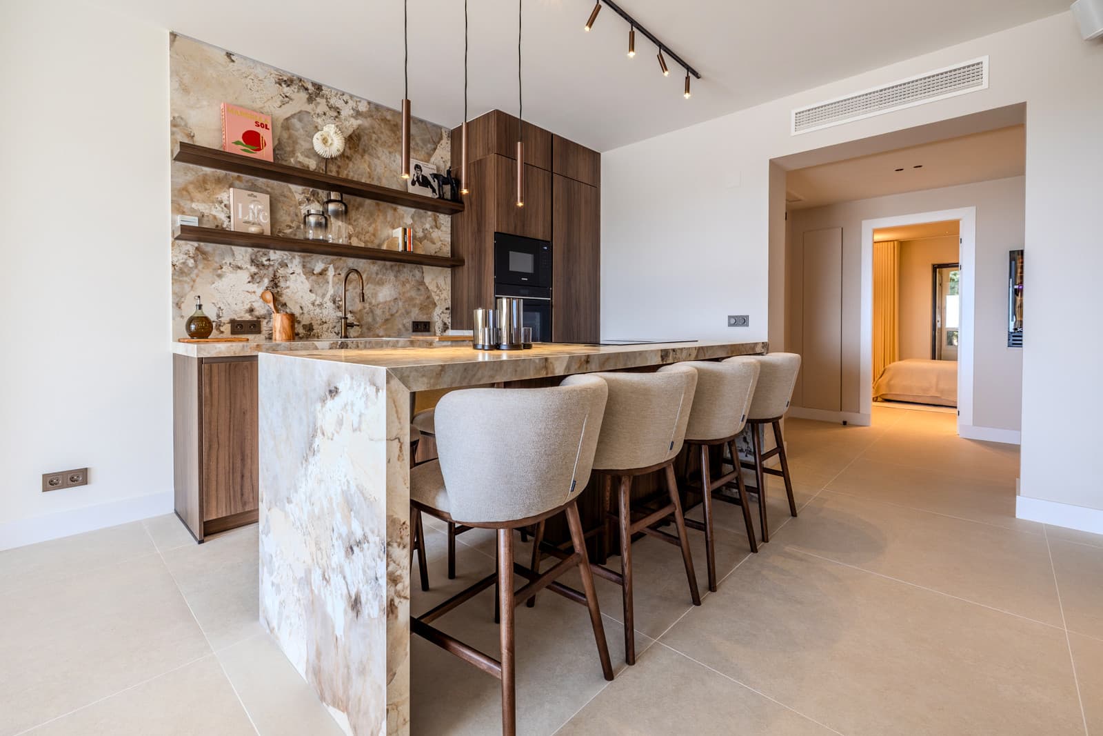 Here is the English version, sleek and direct: Renovated Luxury Apartment with Sea Views in La Quinta Spectacular 3-bedr
