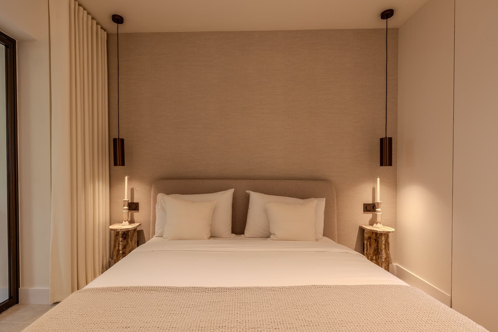 Here is the English version, sleek and direct: Renovated Luxury Apartment with Sea Views in La Quinta Spectacular 3-bedr