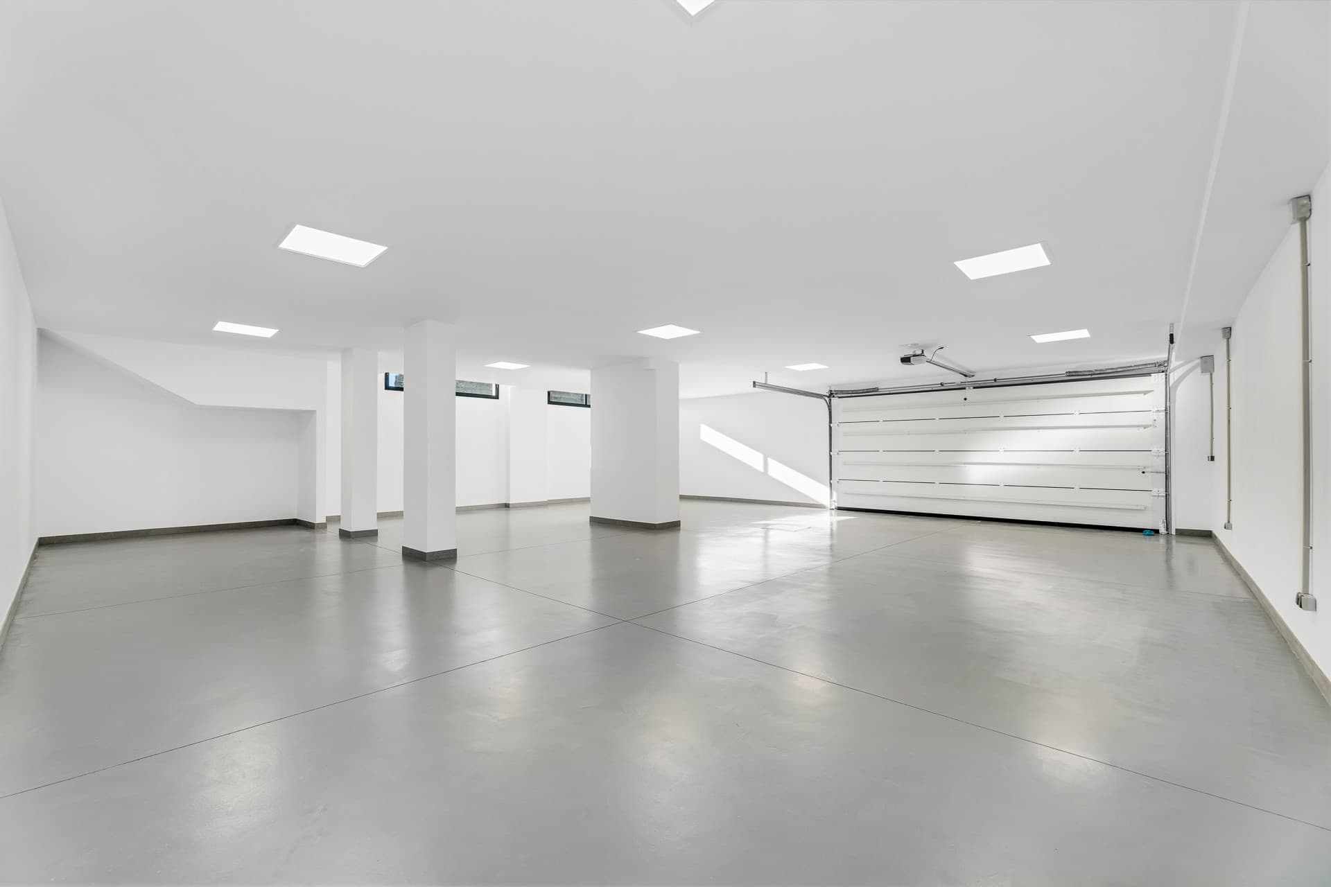 LUXURY NEW-BUILD VILLA IN PARAÍSO ALTO, BENAHAVÍS Located in the prestigious residential area of Paraíso Alto, this newl