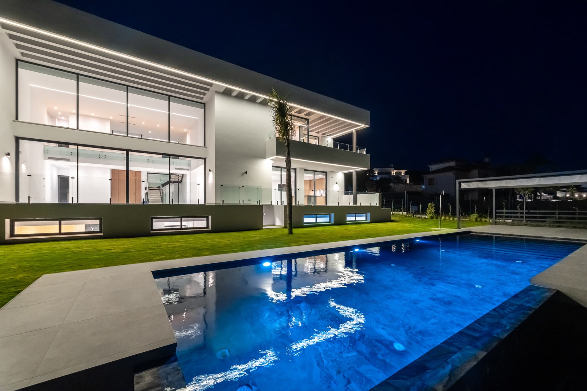 LUXURY NEW-BUILD VILLA IN PARAÍSO ALTO, BENAHAVÍS Located in the prestigious residential area of Paraíso Alto, this newl