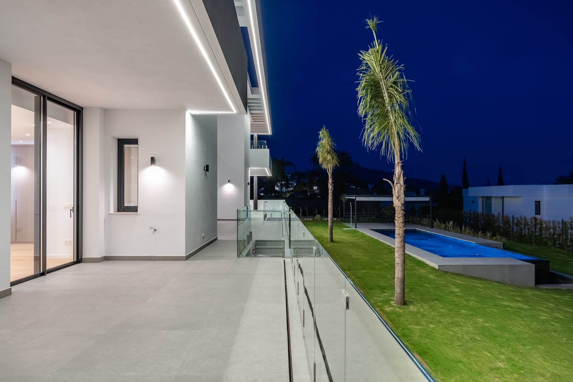 LUXURY NEW-BUILD VILLA IN PARAÍSO ALTO, BENAHAVÍS Located in the prestigious residential area of Paraíso Alto, this newl