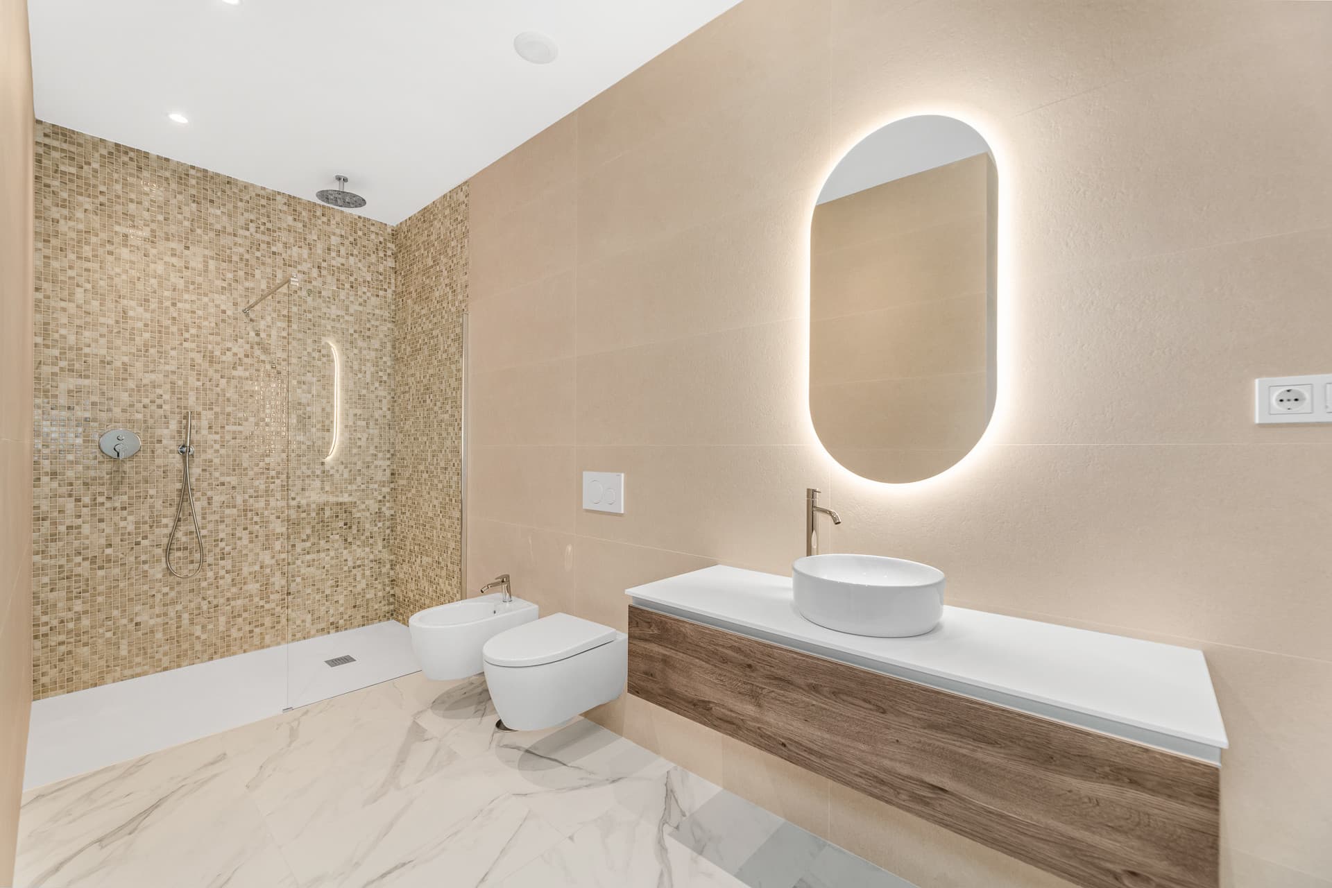LUXURY NEW-BUILD VILLA IN PARAÍSO ALTO, BENAHAVÍS Located in the prestigious residential area of Paraíso Alto, this newl