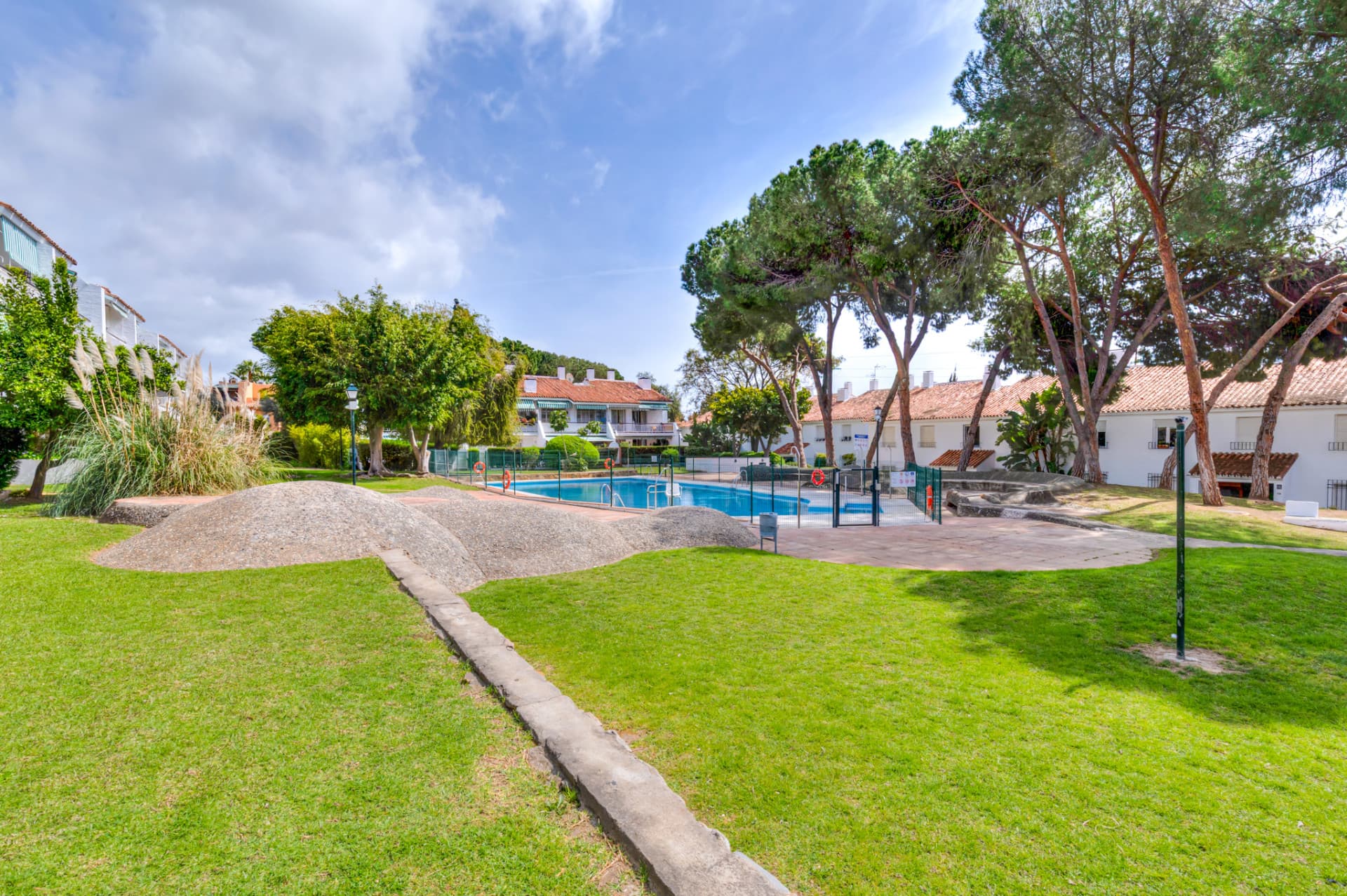 Apartment in corner of 4 bedrooms with terrace of 50 m2 in the Golden Mile (Nagüeles).