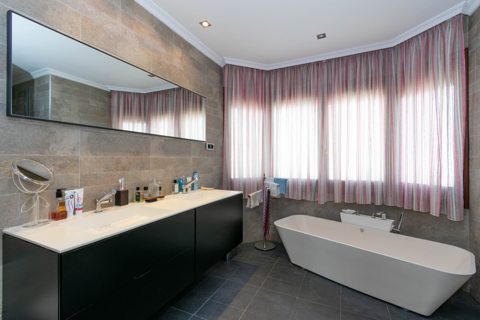 Mediterranean Villa with Sea Views in the Prestigious Seghers Residential Area, Estepona