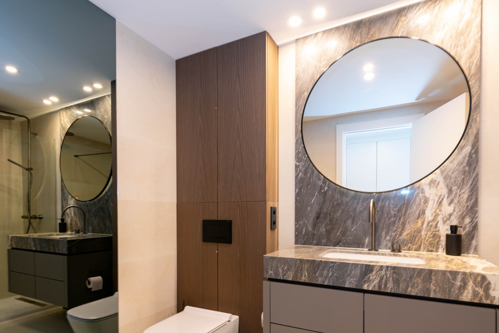 Contemporary Luxury Penthouse with Panoramic Sea Views and Private Rooftop Jacuzzi in Las Mesas, Estepona