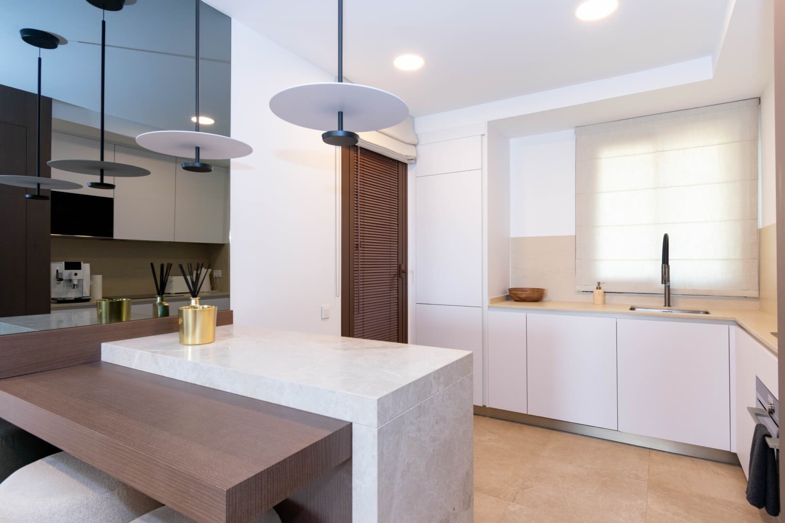Contemporary Luxury Penthouse with Panoramic Sea Views and Private Rooftop Jacuzzi in Las Mesas, Estepona