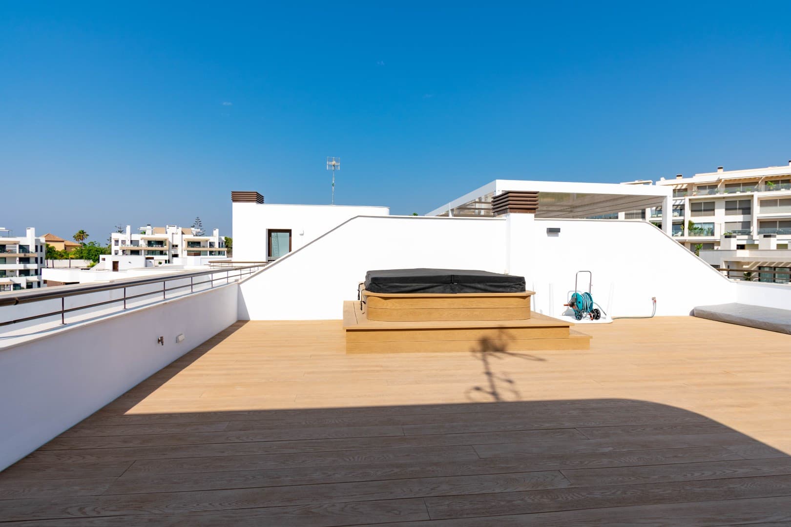 Contemporary Luxury Penthouse with Panoramic Sea Views and Private Rooftop Jacuzzi in Las Mesas, Estepona