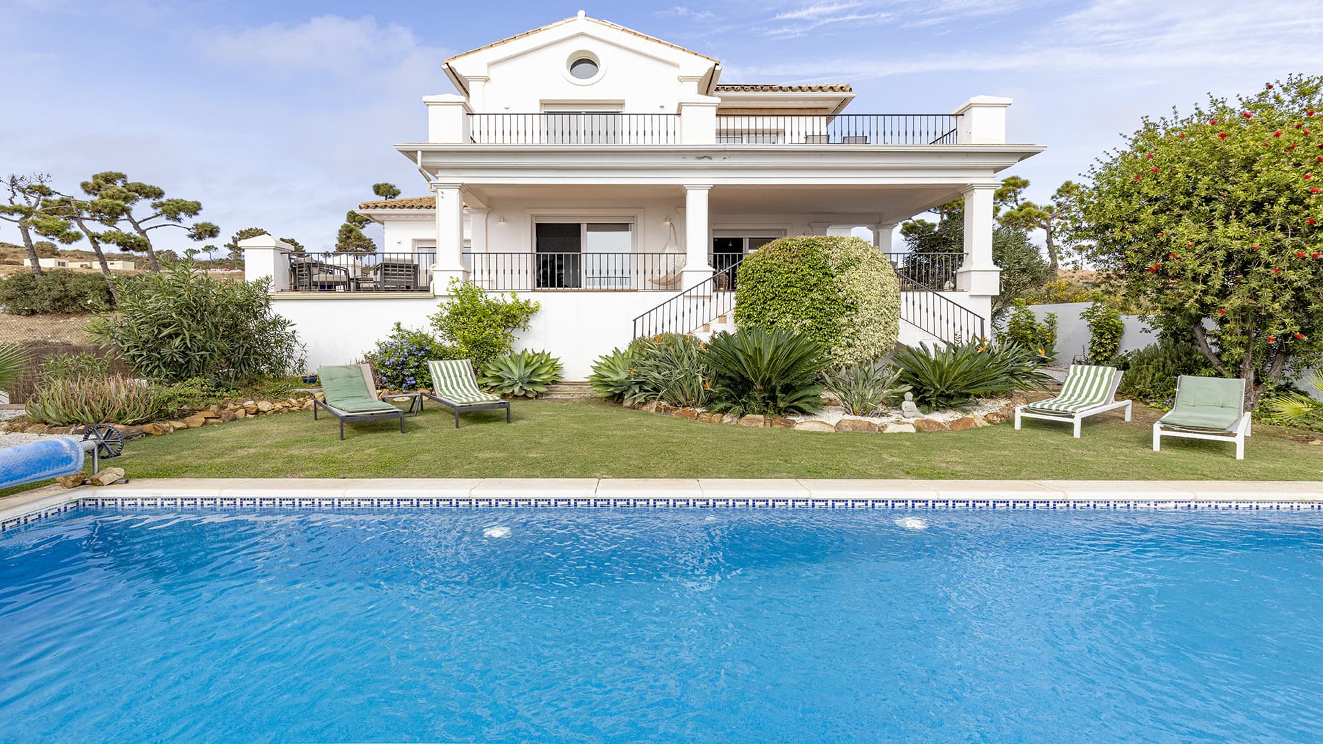 Elegant 4-Bedroom Villa with Panoramic Sea Views in La Paloma, Manilva