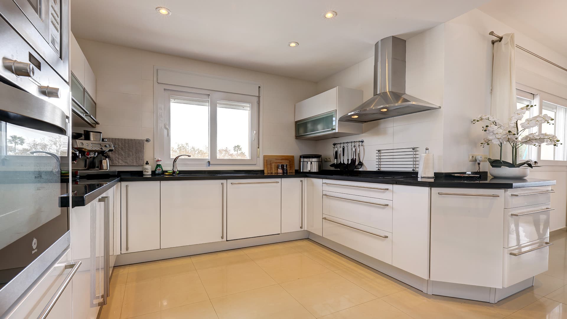 Elegant 4-Bedroom Villa with Panoramic Sea Views in La Paloma, Manilva