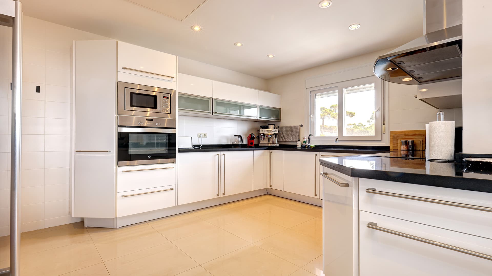 Elegant 4-Bedroom Villa with Panoramic Sea Views in La Paloma, Manilva