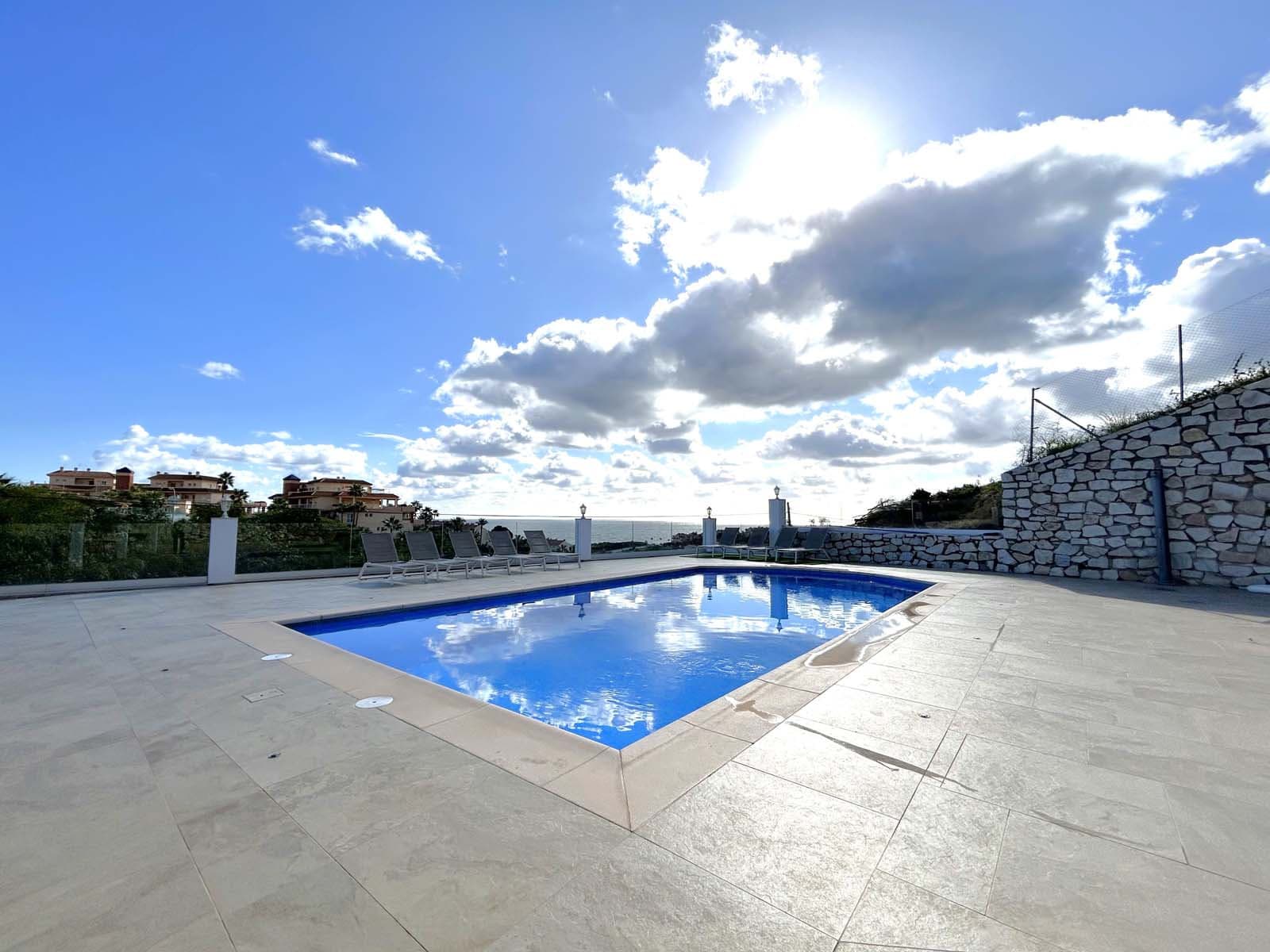 Located in the beautiful area of El Faro, Mijas, this stunning villa offers the perfect blend of luxury and convenience. Just minutes from shops, restaurants, and the beach, the villa provides a peaceful yet accessible retreat. With...