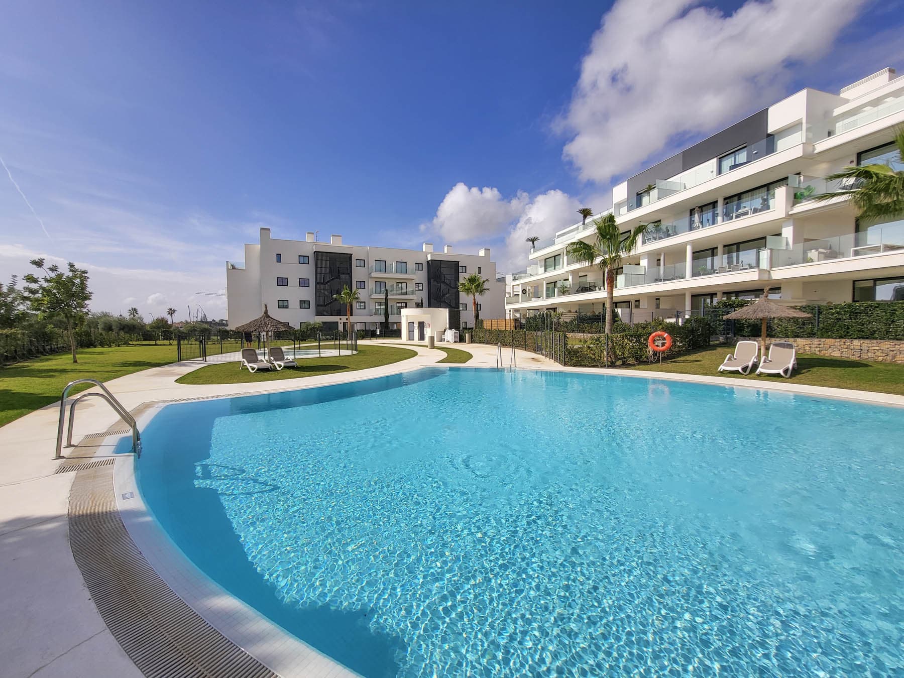 Experience the “wow” factor upon entry! This 3-bedroom, south-facing corner apartment offers an luxury open-plan living space that flows onto a very large terrace with stunning sea and mountain views. High-end kitchen appliances make...