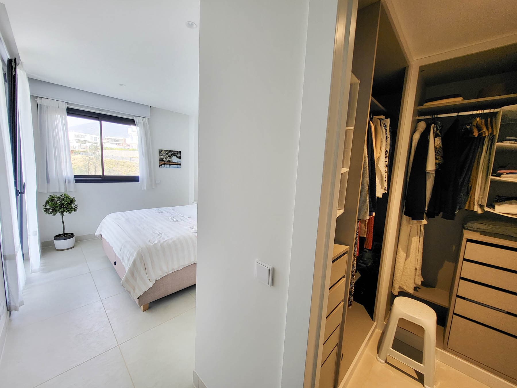 Experience the “wow” factor upon entry! This 3-bedroom, south-facing corner apartment offers an luxury open-plan living space that flows onto a very large terrace with stunning sea and mountain views. High-end kitchen appliances make...