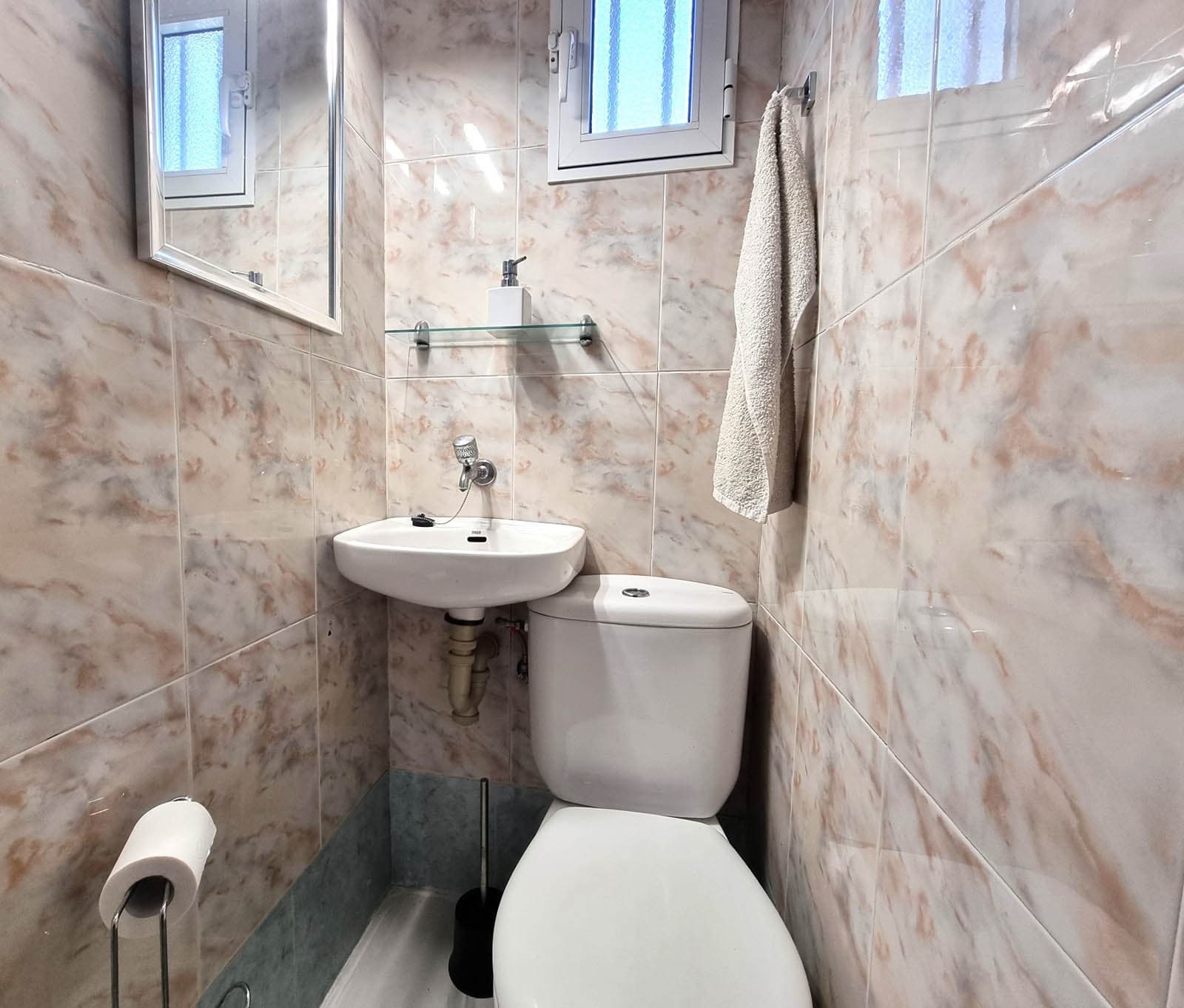 Stijlvol wonen met zeezicht in Benalmádena Gelegen in een charmante Andalusische urbanisatie, combineert deze elegante h