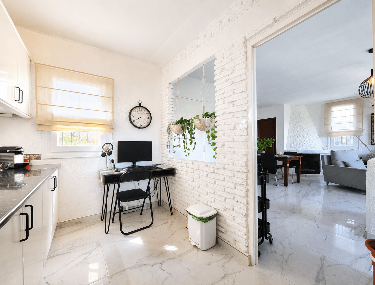 Stijlvol wonen met zeezicht in Benalmádena Gelegen in een charmante Andalusische urbanisatie, combineert deze elegante h