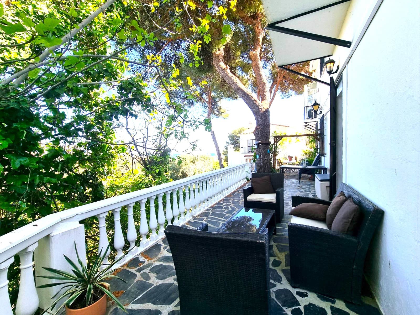 Stijlvol wonen met zeezicht in Benalmádena Gelegen in een charmante Andalusische urbanisatie, combineert deze elegante h