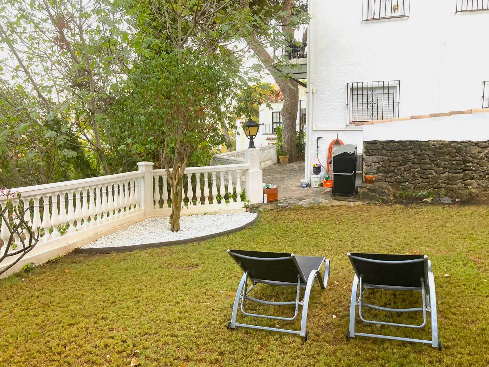 Stijlvol wonen met zeezicht in Benalmádena Gelegen in een charmante Andalusische urbanisatie, combineert deze elegante h