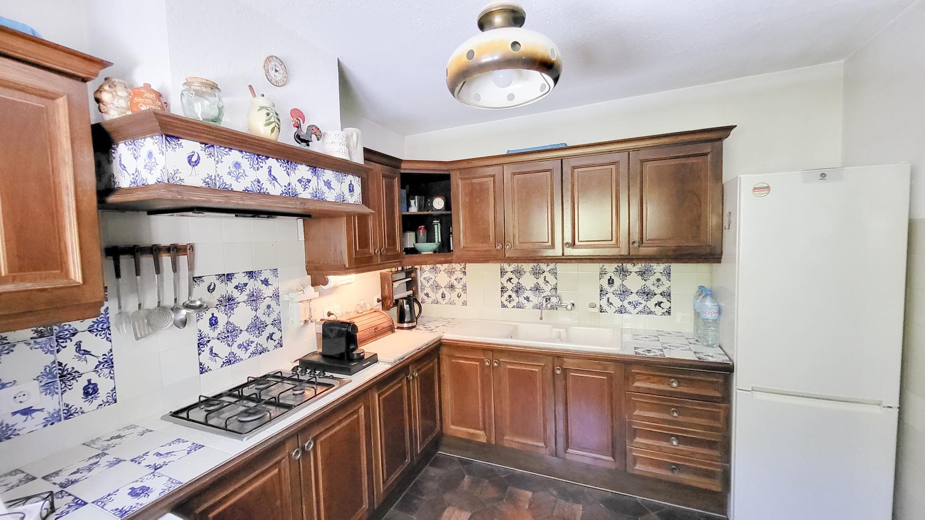 Una oportunidad única para adquirir una villa de 3 dormitorios en el corazón de Fuengirola, a pocos pasos de la playa y de todos los servicios, pero ubicada en una calle tranquila. Esta luminosa y espaciosa casa, llena de luz natural...