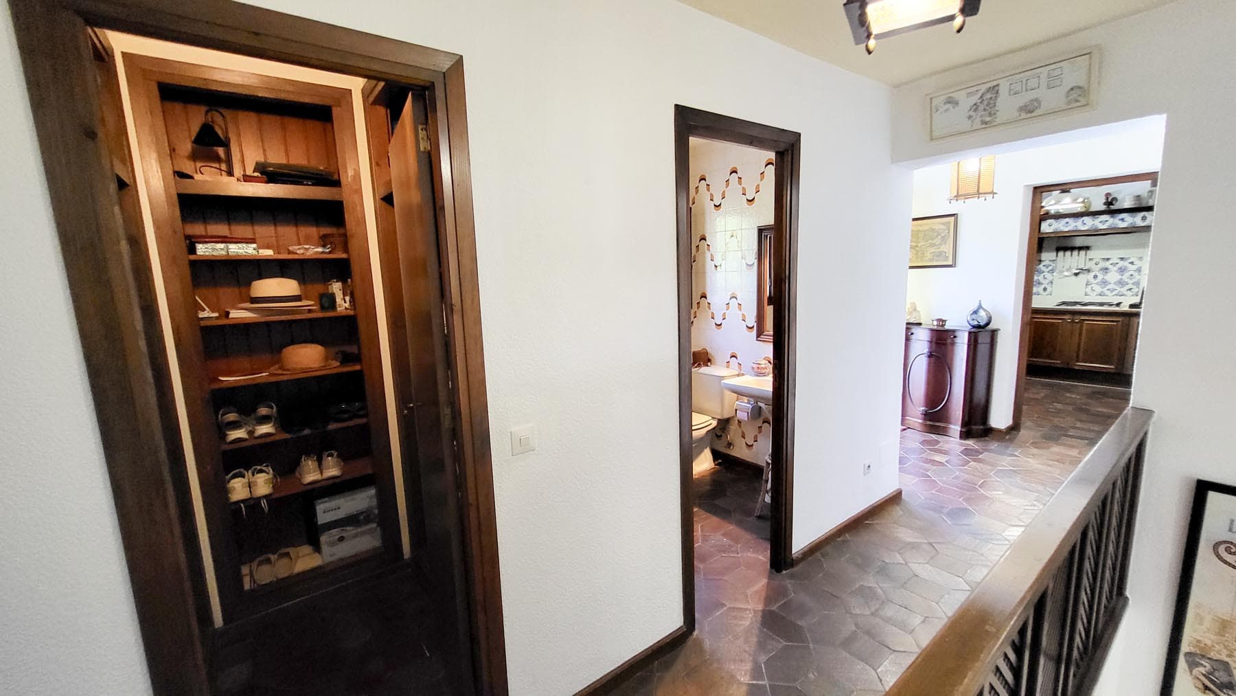 Una oportunidad única para adquirir una villa de 3 dormitorios en el corazón de Fuengirola, a pocos pasos de la playa y de todos los servicios, pero ubicada en una calle tranquila. Esta luminosa y espaciosa casa, llena de luz natural...